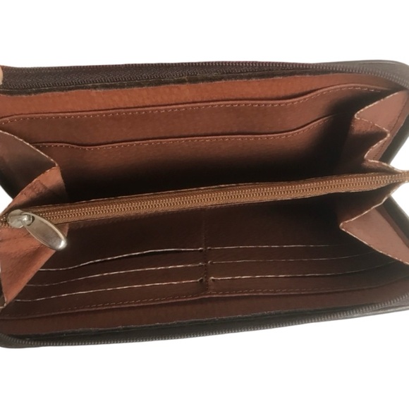 Petusco Genuine Forest Green Tan Leather Trim 3 Compartment Zippered Wallet - Picture 5 of 5